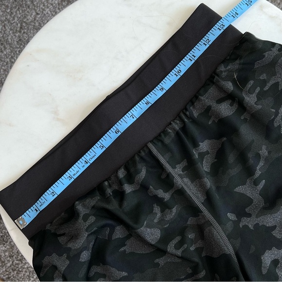 Fabletics Olesia Camo Gym Workout Athletic Double Shorts Sz S - Picture 9 of 10